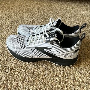 EUC Brook Revel 5 Women’s Running Sneakers, 9.5